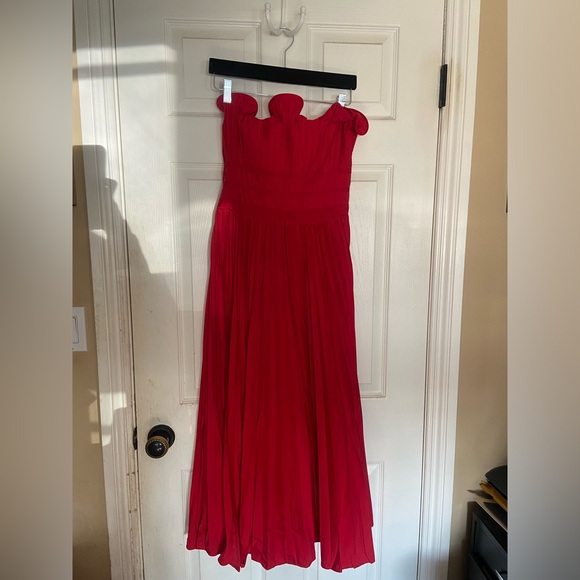 Moon River Strapless Pleated Midi Dress - Picture 5 of 6